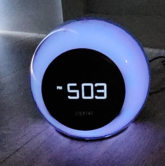 iHome Bluetooth Digital Alarm Clock - Picture 14 of 16